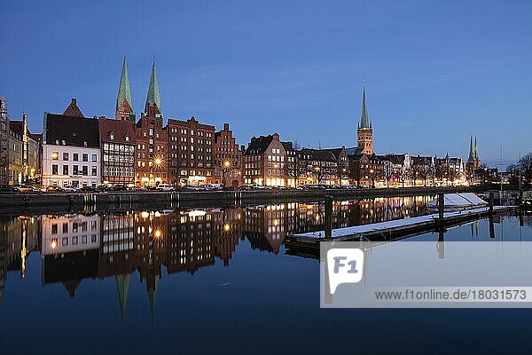 Altstadt  Stadttrave  Lübeck  Schleswig-Holstein  Hansestadt  Deutschland  Europa