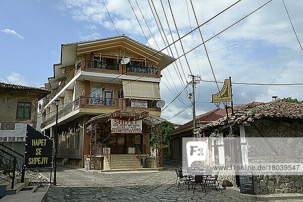 Apartmenthaus und Restaurant Porta e Kalase  Altstadt  Elbasan  Elbasani  Albanien  Europa