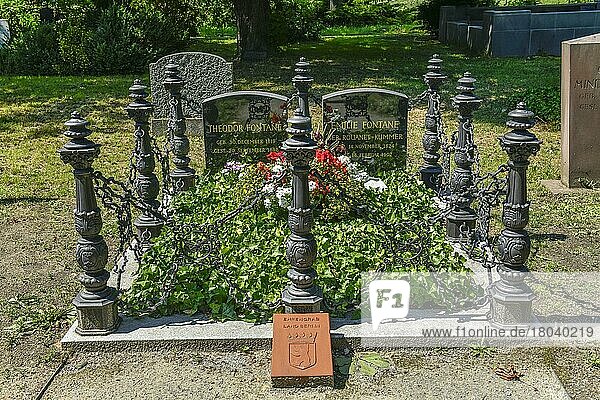 Grab Theodor und Emilie Fontane  Friedhof II der Franzoesisch-Reformierten Gemeinde  Liesenstrasse  Chausseestrasse  Mitte  Berlin  Deutschland  Europa