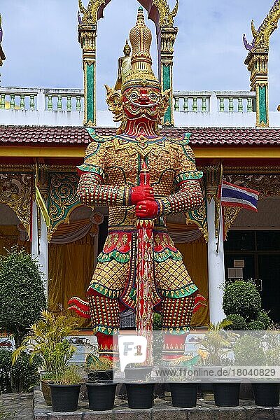 Goetzenstatue als Kämpfer  Tempel Wat Sri Sunthon  Phuket  Thailand  Asien
