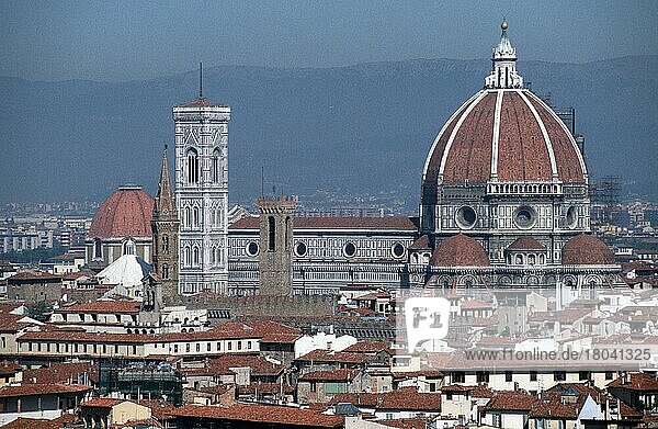 Cathedral with campanile  Florence  Tuscany  Italy  Dom mit Glockenturm  Florenz  Toskana  Italien  Kirche  church  Kathedrale  Querformat  horizontal  Stadtansicht  Stadtbild  townscape  cityscape  Europa