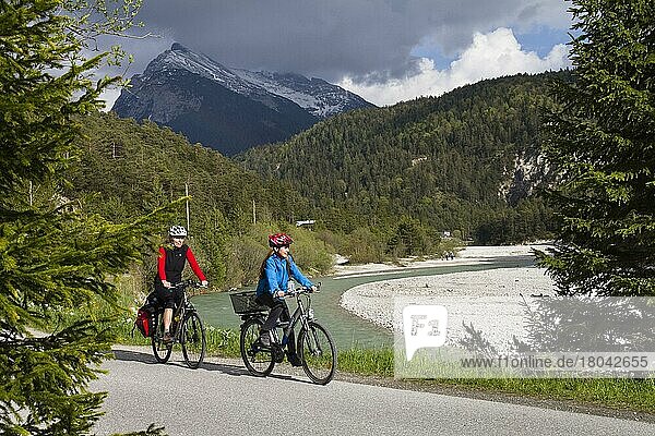 Cyclists  Isar cycle path to the source of the Isar  Hinterautal  Karwendel  Tyrol  Austria  Europe