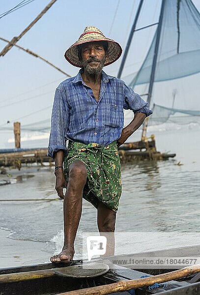 Indischer Fischer  Fort Kochi  Cochin  Kerala  Indien  Asien