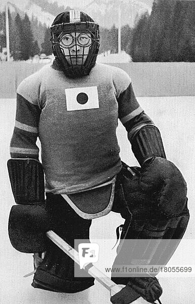 Eishockey  Teiji Homna  der japanische Eishockeytorwart  hatte nur zwei Gelegenheiten  seine große Ausrüstung zu zeigen