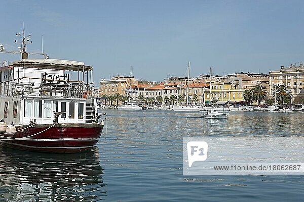 Hafen und Stadtansicht  Zadar  Kroatien  Europa