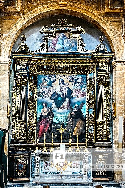 Gemäldegalerie im Innern der Cattedrale di Sant'Agata  Gallipoli  Apulien  Gallipoli  Apulien  Italien  Europa