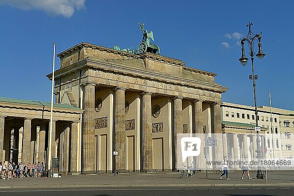 Brandenburger Tor  Platz des 18. März  Mitte  Berlin  Deutschland  Europa