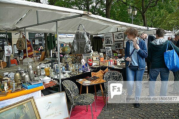 Flea market  Rudolfplatz  Cologne  North Rhine-Westphalia  Germany  Europe