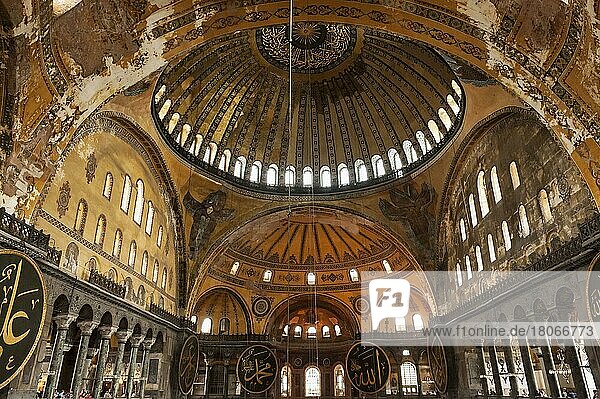 Kuppel  Hagia Sophia  heute Hagia-Sophia-Moschee-Museum  Istanbul  Türkei  Sophienkirche  Ayasofya Camii Müzesi  Asien