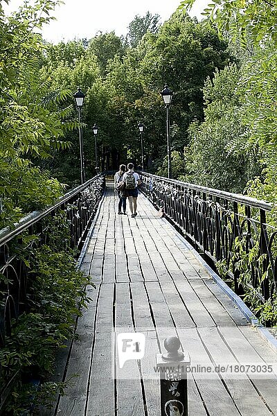 Kussbruecke  Krestschatzky Park  Chreschtschatyj-Park  Kiew  Ukraine  Europa
