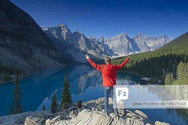 Tourist with open arms at the viewpoint overlooking Moraine Lake in the Valley of the Ten Peaks  Banff National Park  Alberta  Canada  North America