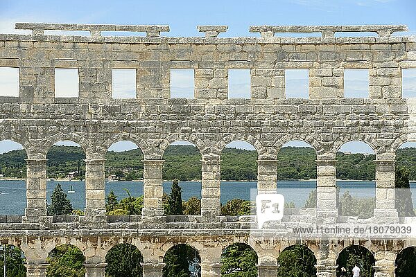 Kroatien  Juni 2013  Istrien  Amphitheater  Pula  Europa