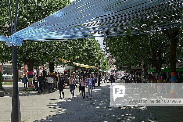 Fußgänger-Promenade  Boulevard Shen Gjergji  Stadtzentrum  Korca  Korça