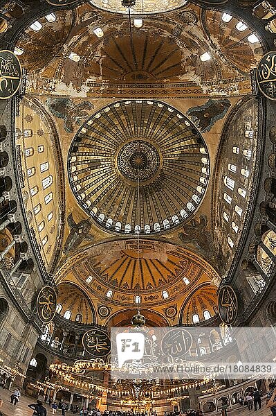 Kuppel  Hagia Sophia  heute Hagia-Sophia-Moschee-Museum  Istanbul  Türkei  Sophienkirche  Ayasofya Camii Müzesi  Asien