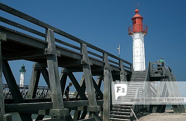 Lighthouses  Trouville  Normandy  France  Leuchttürme  Normandie  Frankreich  Europa  Querformat  horizontal  Europa