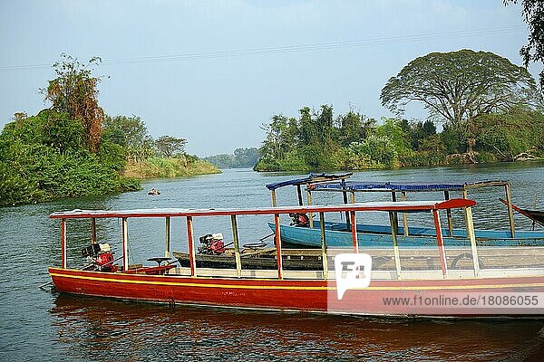 Boote  am Strand von Houa Det  Dont Det  Si Phan Don  4000 Inseln  Mekong Fluss  Südlaos  Laos  Asien