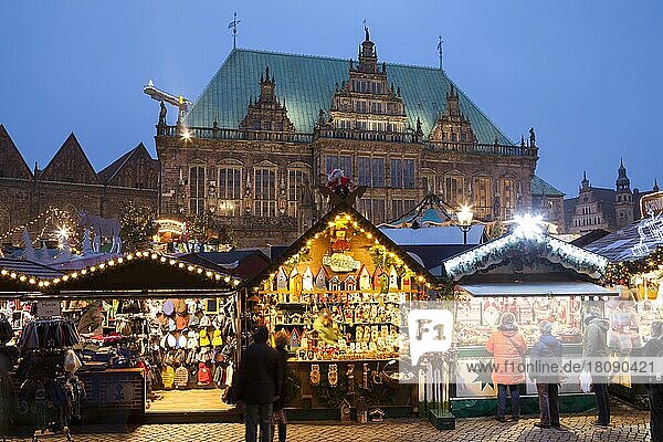 Weihnachtsmarkt  Rathaus  Marktplatz  Bremen  Deutschland  Europa