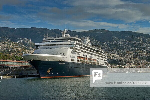 Kreuzfahrtschiff Veendam  Schiffsanleger  Funchal  Madeira  Portugal  Europa