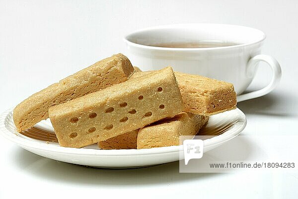 Shortbread  Shortbread Fingers und Tasse Tee  englisches Buttergebaeck  Tea Time