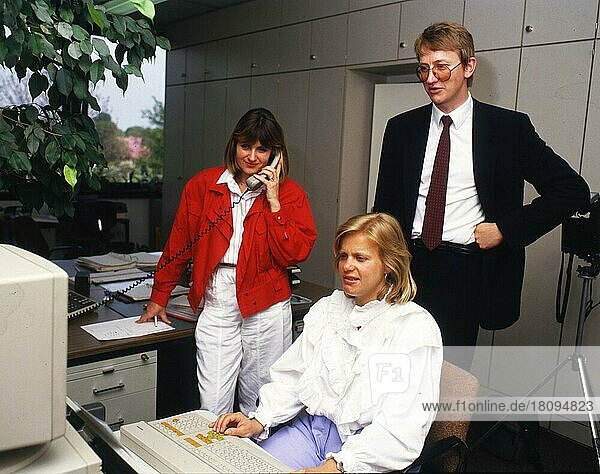 Dortmund. Junge Angestellte in einem MBP-Büro am 2. 5. 1987