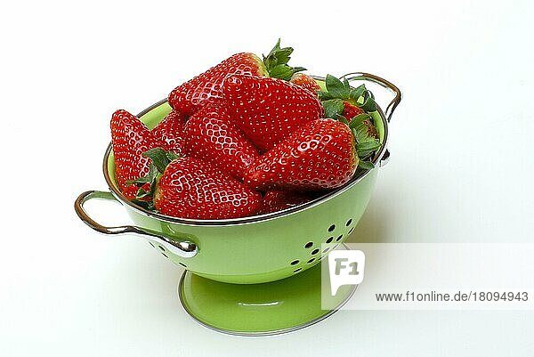 Erdbeeren in Waschsieb (Fragaria x ananassa)  Erdbeere  Sieb  Durchschlag