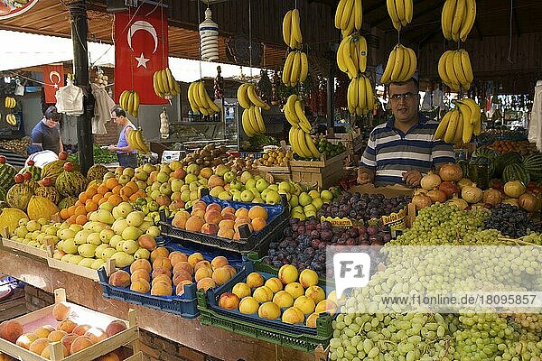 Obststand auf dem Markt von Fethiye  türkische Ägäis  türkische Ägäis  Türkei  Asien