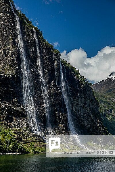 Sieben Schwestern  Wasserfall  Geirangerfjord  More og Romsdal  Norwegen  Europa