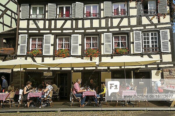 Restaurant in einem Fachwerkhaus in der Altstadt von Straßburg  Elsass  Frankreich  Europa