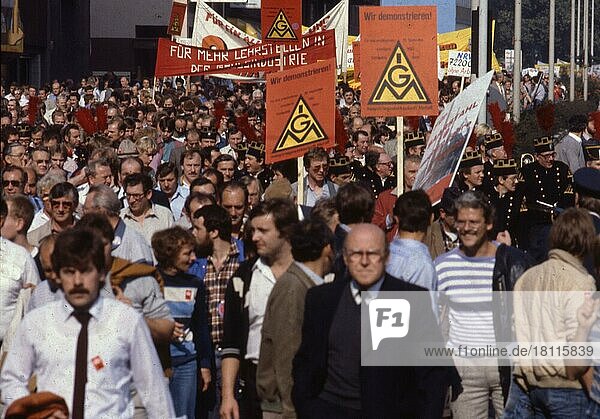 Ruhrgebiet. DGB-Demonstration gegen Arbeitslosigkeit und Sozialabbau. ca 1982-4