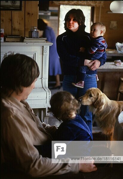 Iserlohn. Junge Familie mit Kindern. 1981