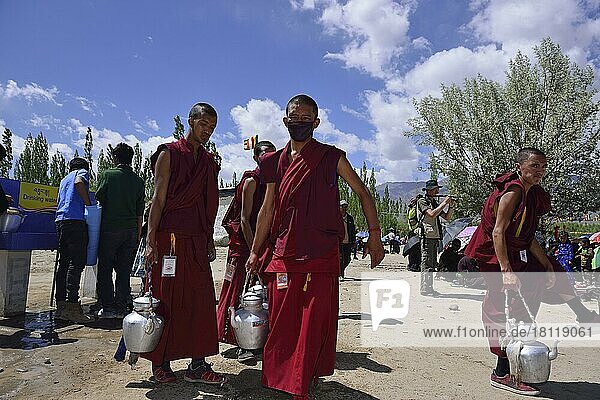Buddhistische Mönche  Kalachakra-Initiationen durch den Dalai Lama  Choklamsar  Ladakh  Jammu und Kaschmir  Indien  Asien