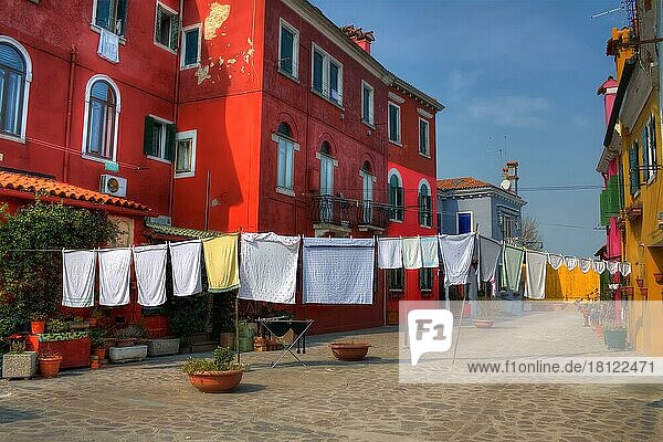 Wäsche auf Wäscheleine  Wohnhäuser  Burano  bei Venedig  Venetien  Buran  Italien  Europa