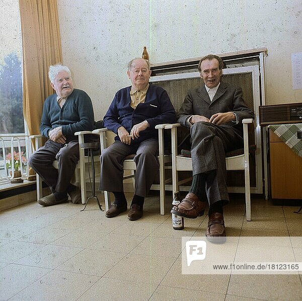 Ruhrgebiet. Seniorinnen und Senioren im Altenheim. ca. 1979-80