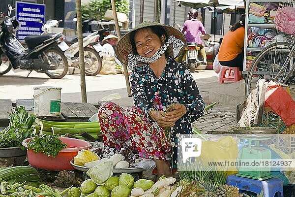 Marktverkäuferin auf Markt  Cai Be  Mekong-Delta  Vietnam  Asien