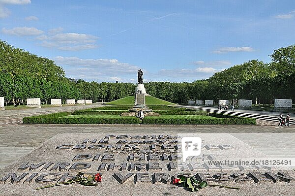 Sowjetisches Ehrenmal  Treptow  Berlin  Deutschland  Gedenktafel  Europa