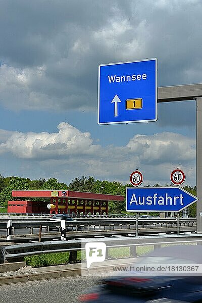 Autobahnausfahrt Wannsee  Dreilinden  Zehlendorf  Berlin  Deutschland  Verkehrsschild  Verkehrsschilder  Europa