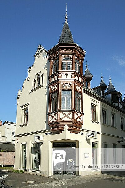 Villa mit Türmchen an der Ecke am Marktplatz in Bad Kissingen  Rhön  Unterfranken  Franken  Bayern  Deutschland  Europa
