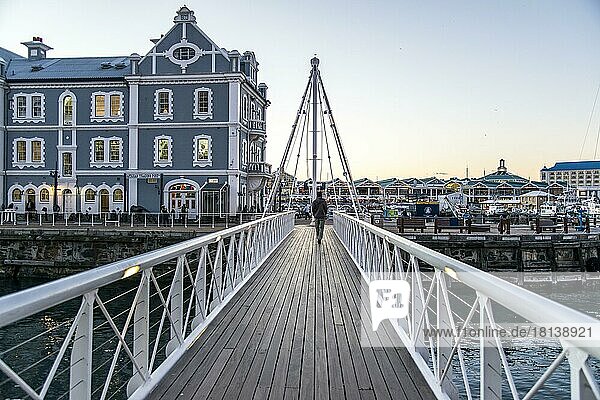 Swing Bridge und African Trading Post (Victoria) and Alfred Waterfront  Kapstadt  Westkap  Republik Südafrika  Afrika