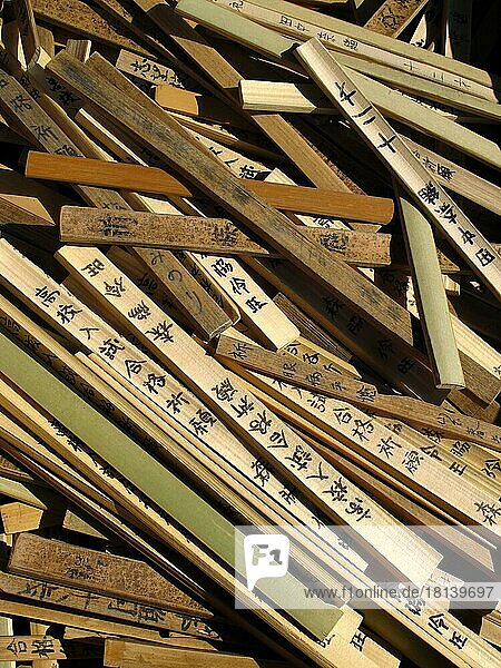 Holzstäbe mit Wünschen  Wunschstäbchen  Holzstäbchen  Todai-Ji Tempel  Nara  Japan  Asien