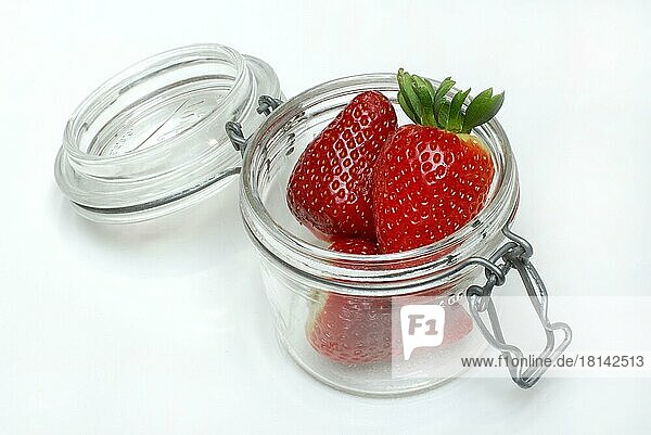 Erdbeeren in Einmachglas (Fragaria x ananassa)  Erdbeere