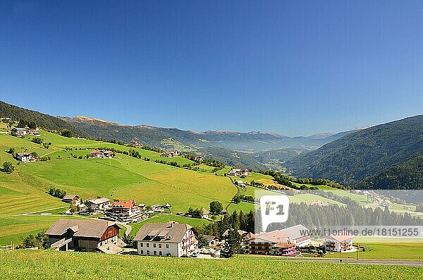 Aussiedlerhoefe  Bauernhoefe  Pustertal  Meransen  Südtirol  Italien  Europa