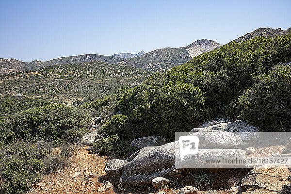 Melanes Koros von Flerio  Statue in altem Steinbruch  Naxos  Kykladen  Ägäisches Meer  Griechische Inseln  Griechenland  Europa