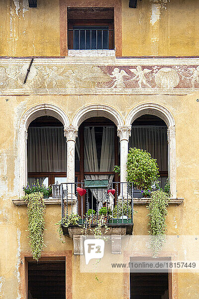Hausfassade mit Fresken  Bassano del Grappa  Vicenza  UNESCO-Weltkulturerbe  Venetien  Italien  Europa