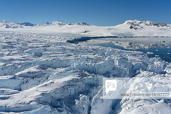 Luftaufnahme des Larsen-Inlet-Gletschers  Weddellmeer  Antarktis  Polarregionen