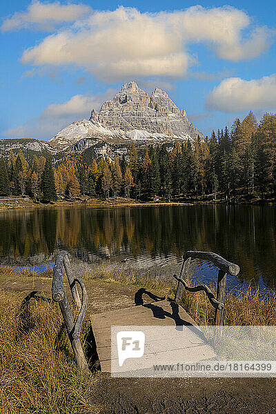 Italy  Veneto  Wooden steps in front of Lake Antorno with Tre Cime di Lavaredo peaks in background