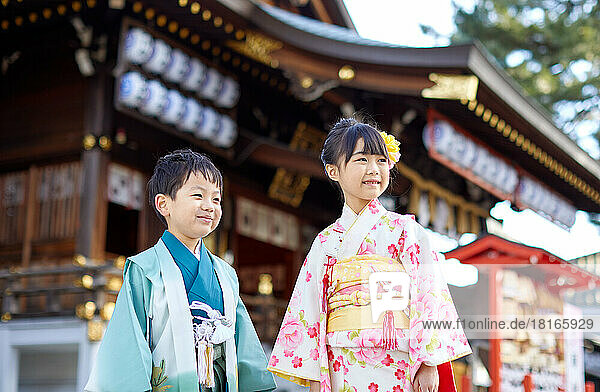 Japanese kids wearing kimonos at the temple
