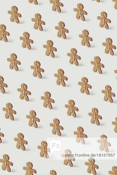 Seamless pattern of gingerbread men cookies on white background