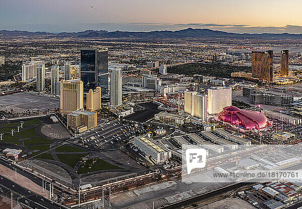 Luftaufnahme von bedeutenden Hotels und Kasinos in Las Vegas  Nevada  USA; Las Vegas  Nevada  Vereinigte Staaten von Amerika
