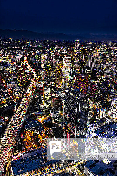 Luftaufnahme des Stadtzentrums von Los Angeles mit dem Harbor Freeway; Kalifornien  Vereinigte Staaten von Amerika