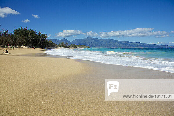 Baldwin Beach on a beautiful winter day  north shore of Maui with West Maui Mountains in the background; Paia  Maui  Hawaii  United States of America
